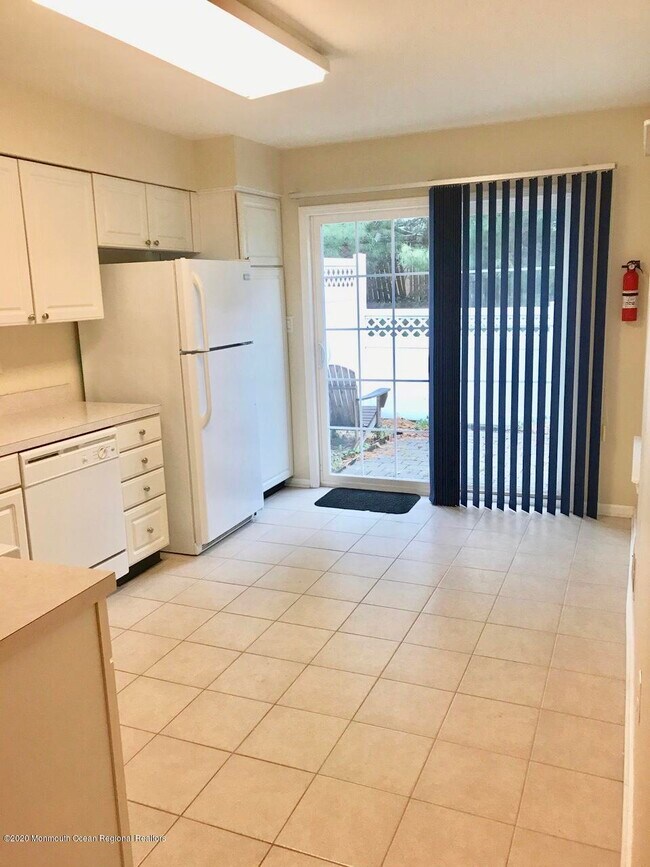 Foto del edificio - 14 Meadow Ln