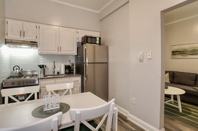 Building Photo - 208 48th St