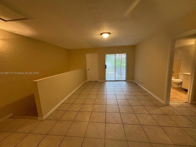 Foto del edificio - 301 Gardens Dr
