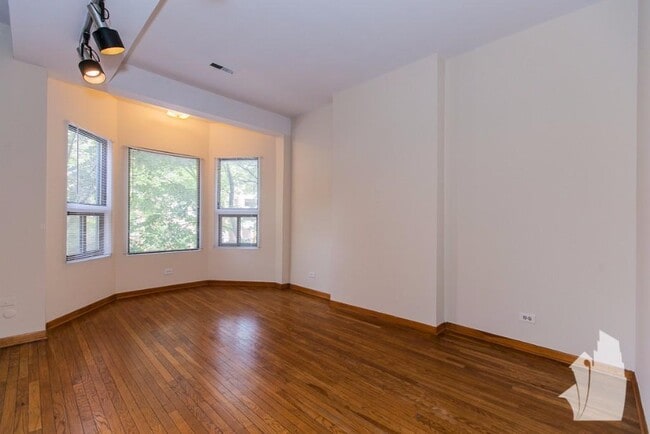 Building Photo - 839 W Lill Ave