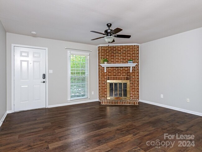 Building Photo - 9318 Kings Falls Dr