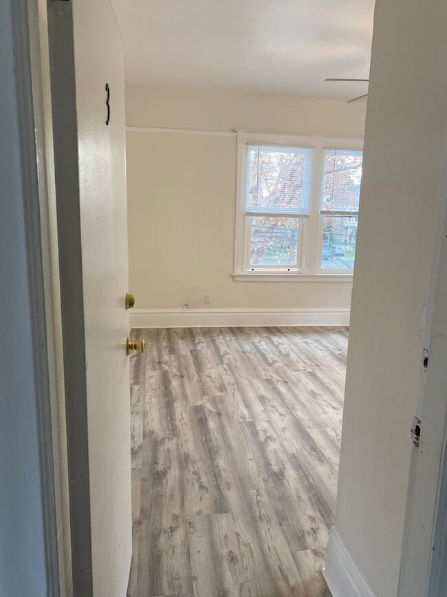 Building Photo - 1239 Park Ave