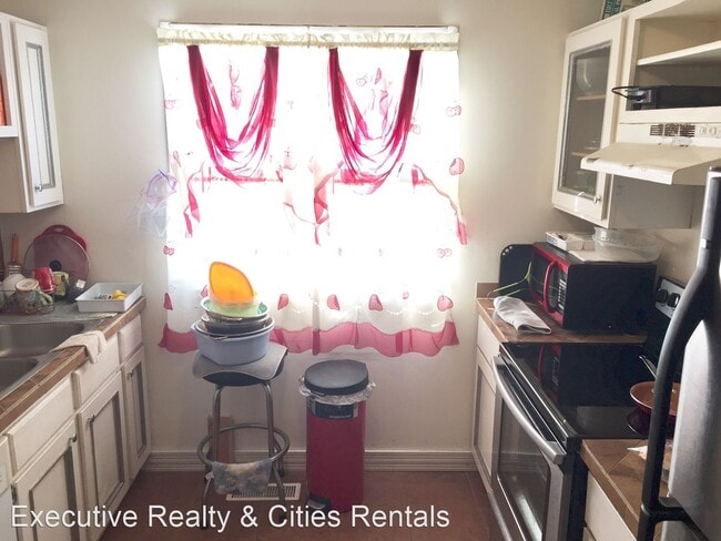 Building Photo - 2 br, 1 bath House - 6602 83rd Ct N