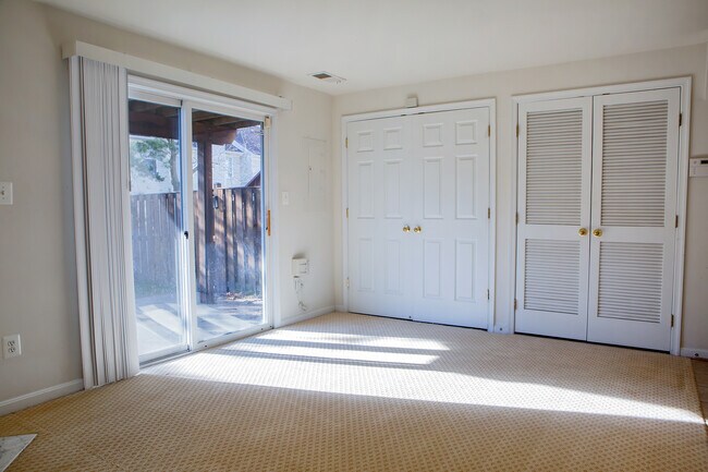 Foto del edificio - 5515 Sacramento Mews Pl