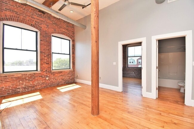 Building Photo - 281 Essex St