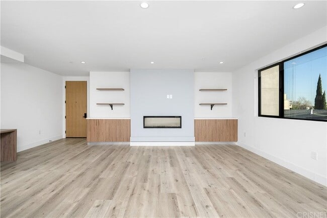 Building Photo - 5923 Laurel Canyon Blvd