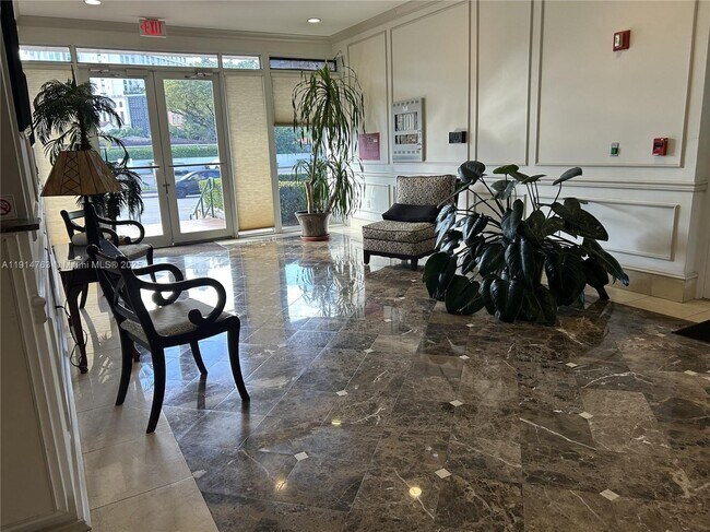 Foto del edificio - 2501 Douglas Rd