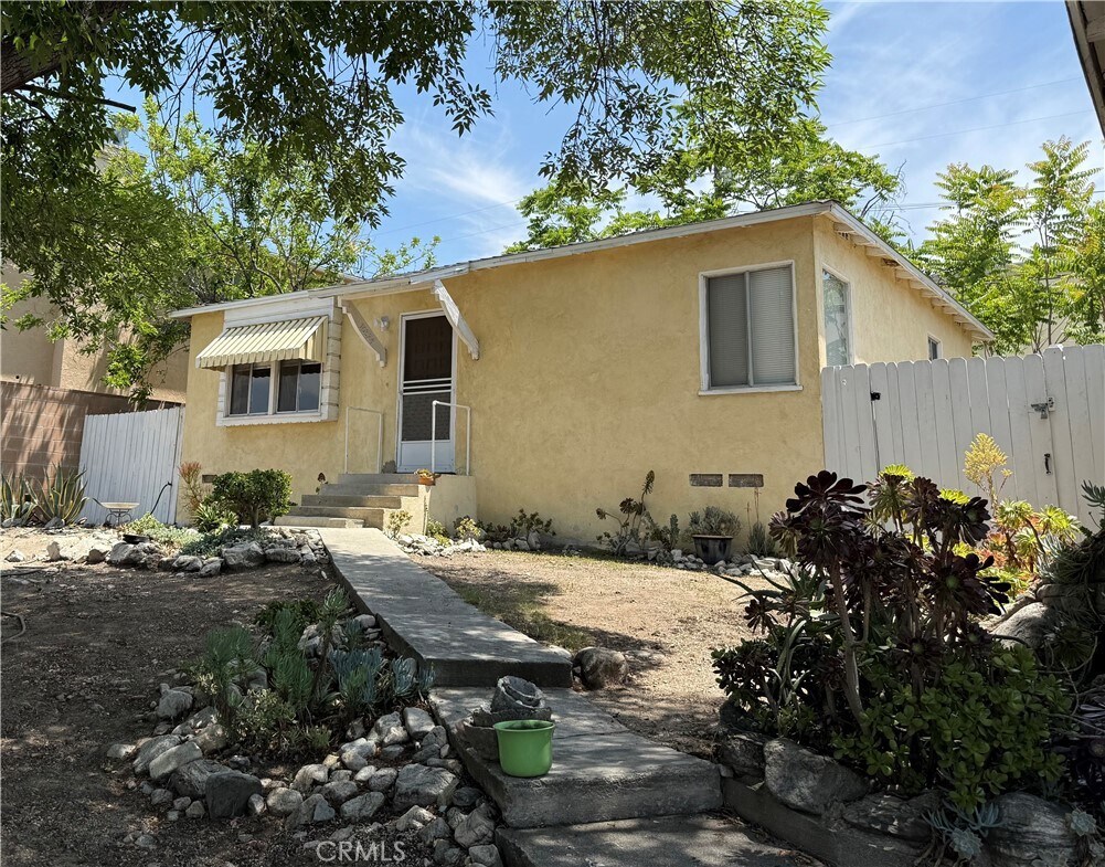 Primary Photo - 10324 Hillhaven Ave