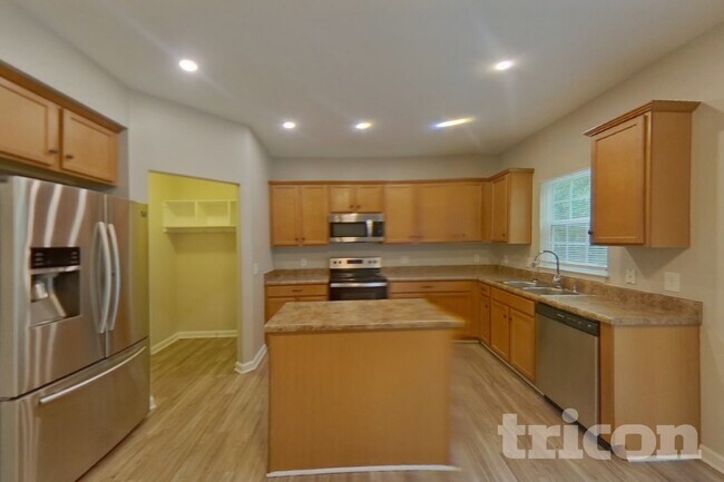 Foto del edificio - 246 Bridgeport Rd