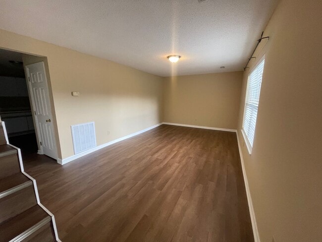 Building Photo - 1700 Lone Oak Rd