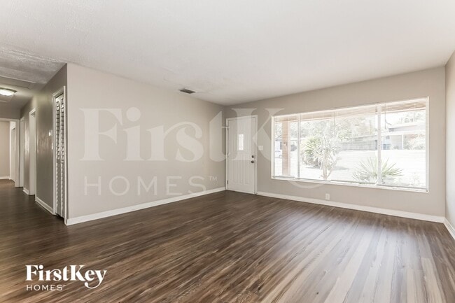 Foto del edificio - 3408 E Knollwood St