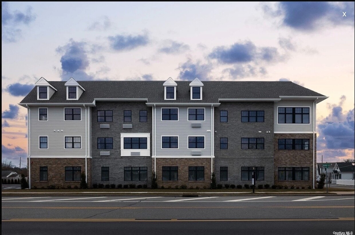 116 Waverly Ave Unit 7  