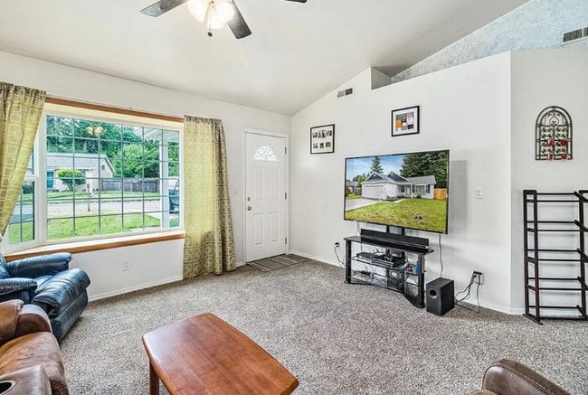 Foto del edificio - 6834 Troy Ln NE