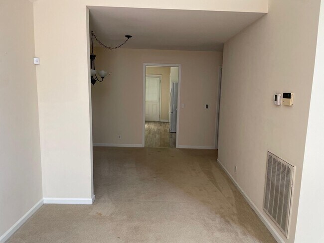 Building Photo - 212 Walton Ferry Rd