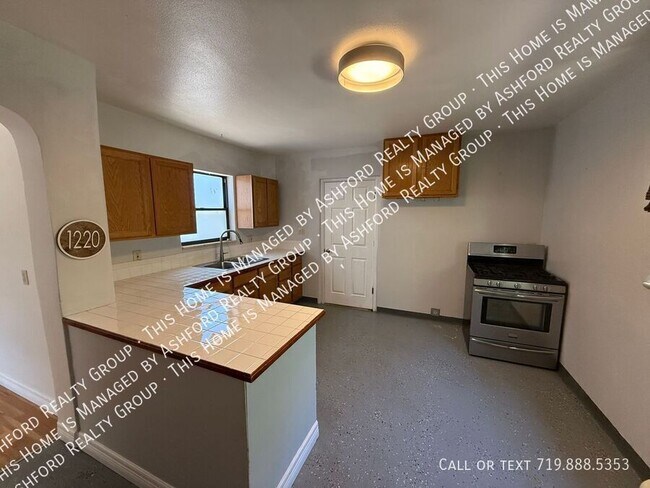 Foto del edificio - 1220 E San Rafael St