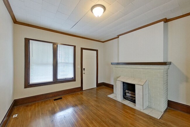 Foto del edificio - 461-463 Reinhard Ave