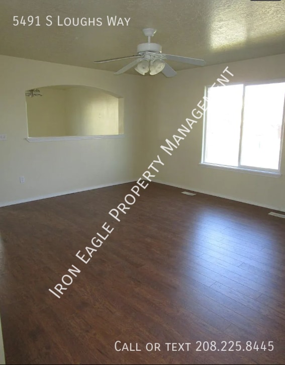 Foto del edificio - 5491 S Loughs Way