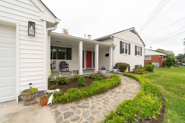 Building Photo - 4 BD 3 BA Ranch Home in Fairfax