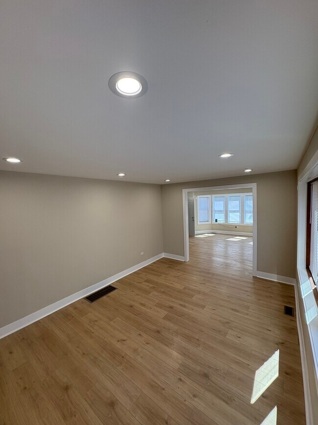 Foto del edificio - 7616 S Winchester Ave