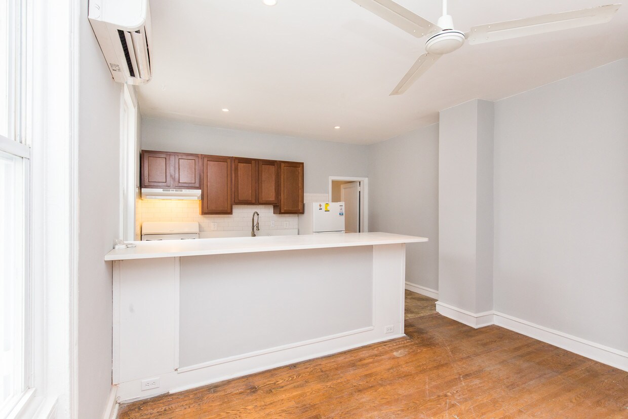 Primary Photo - 707 W Girard Ave