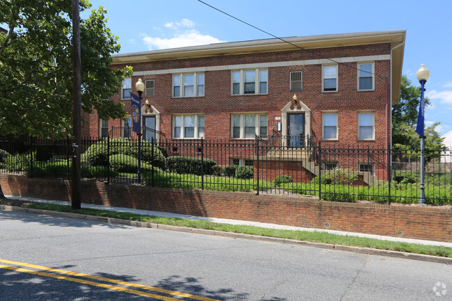 Building Photo - Oxon Run View Apartments