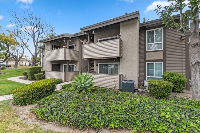 Foto del edificio - 6351 Riverside Dr