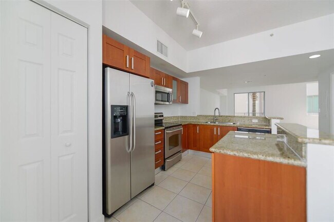 Building Photo - Van Buren Street, Hollywood, FL 33020 - 3 BR 3.5 BA condo