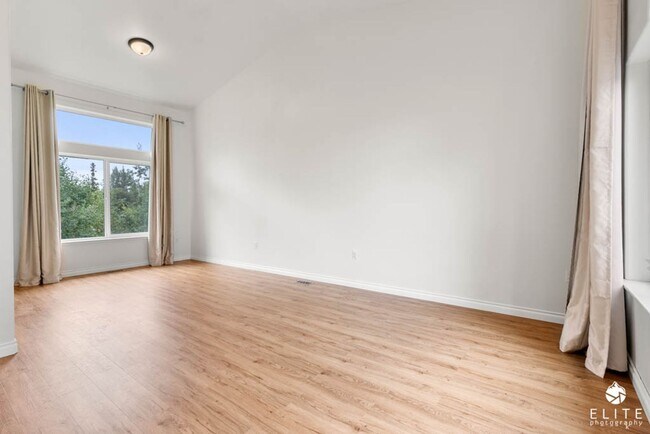 Foto del edificio - 4 Bedroom | 2.5 Bathroom | Garage - Conven...