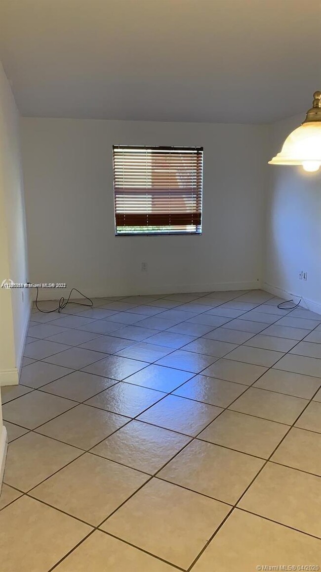 Foto del edificio - 566 NW 114th Ave
