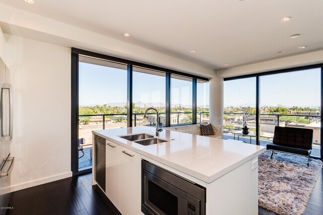 Foto del edificio - 4422 N 75th St