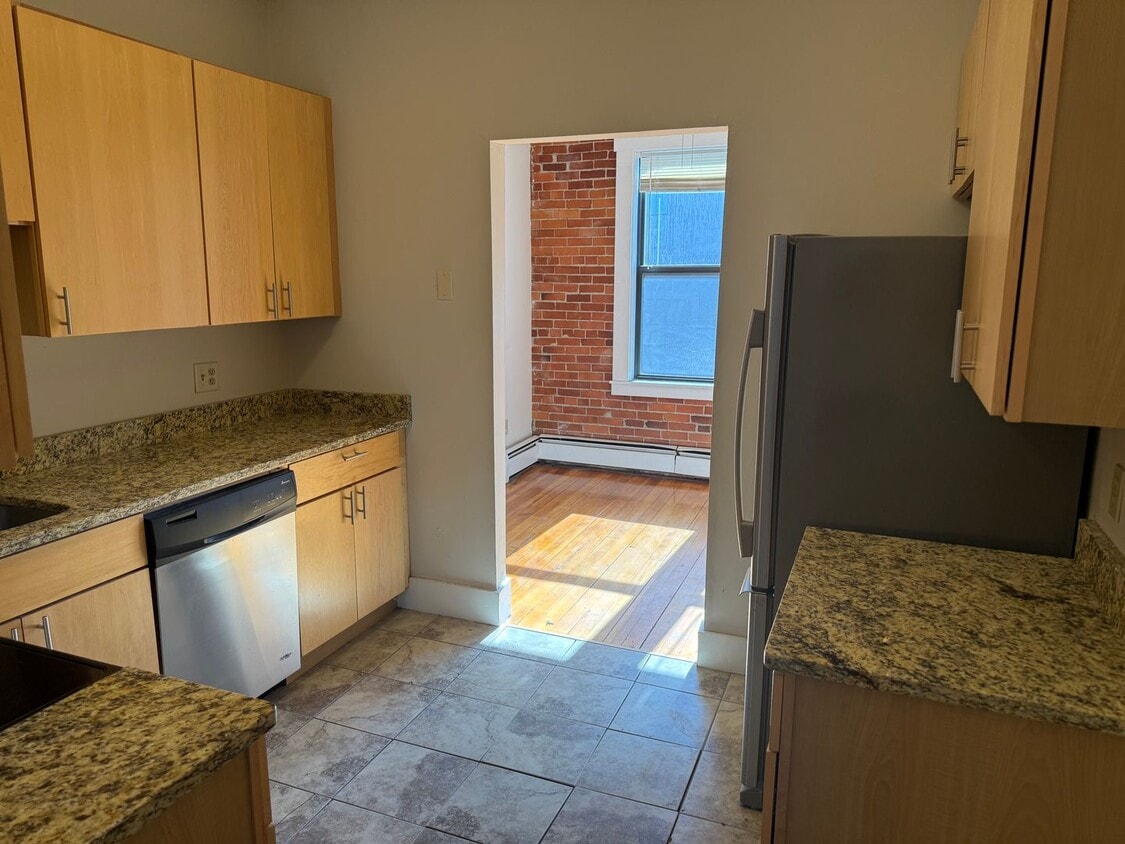Photo - 105 Main St