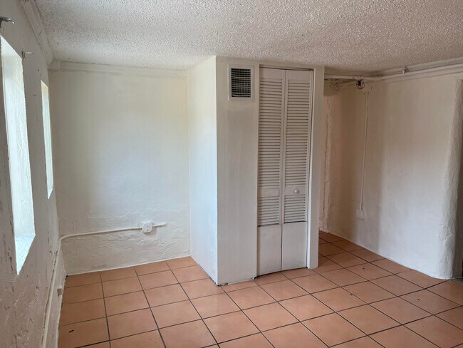 Foto del edificio - 4211 Parker Ave