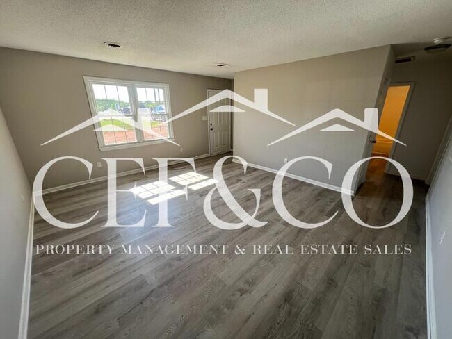 Foto del edificio - Conveniently located 2 bedroom 1 bathroom duplex now available!