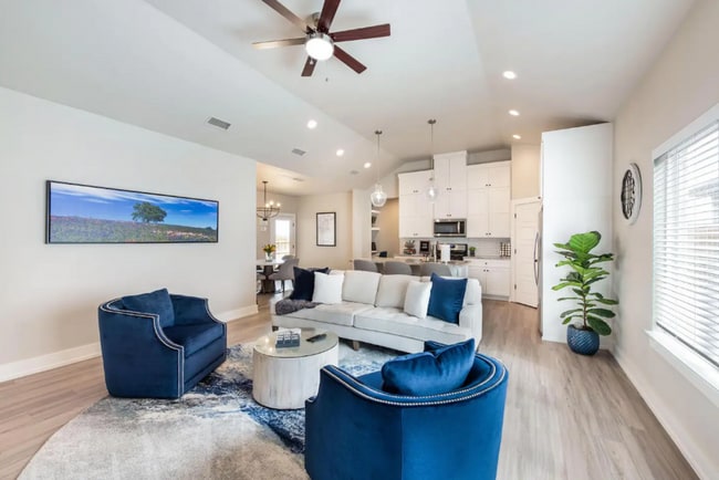 Building Photo - Elegant Home in Northwest Lubbock - Frensh...