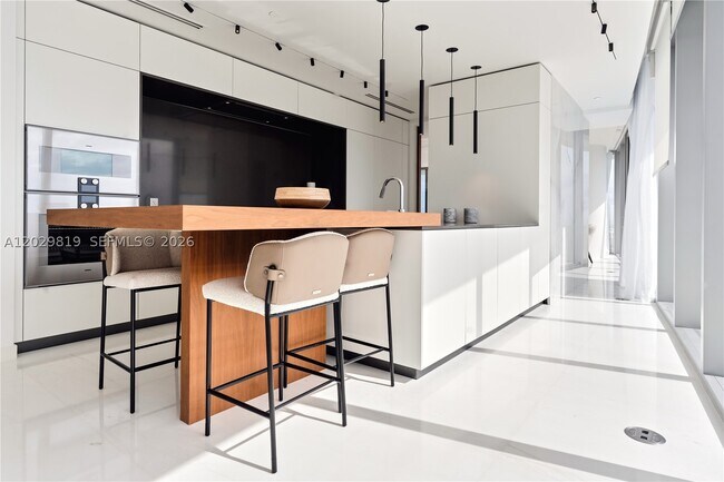 Building Photo - 300 Biscayne Blvd