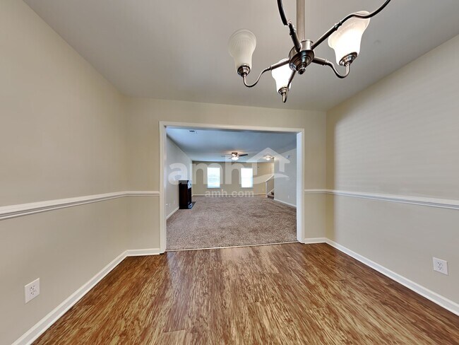 Building Photo - 417 Green Park Ln