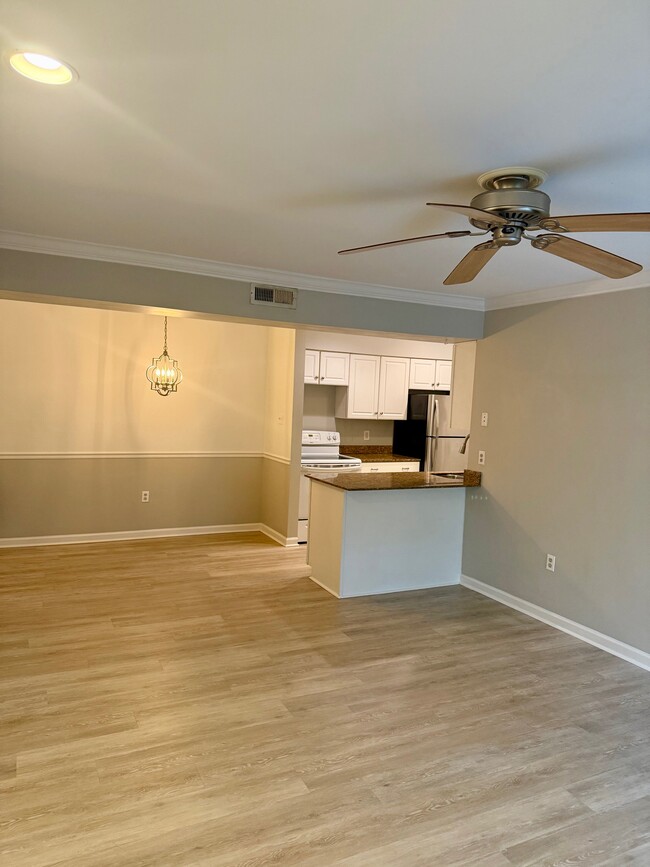 Building Photo - 141 Lamotte Dr