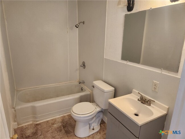 Foto del edificio - 1102 W Central Ave