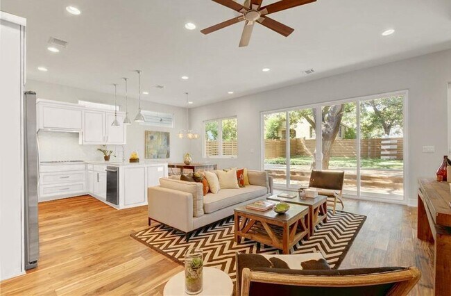 Foto del edificio - 1208 Kinney Ave