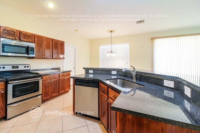 Foto del edificio - 1324 Fishers Pl