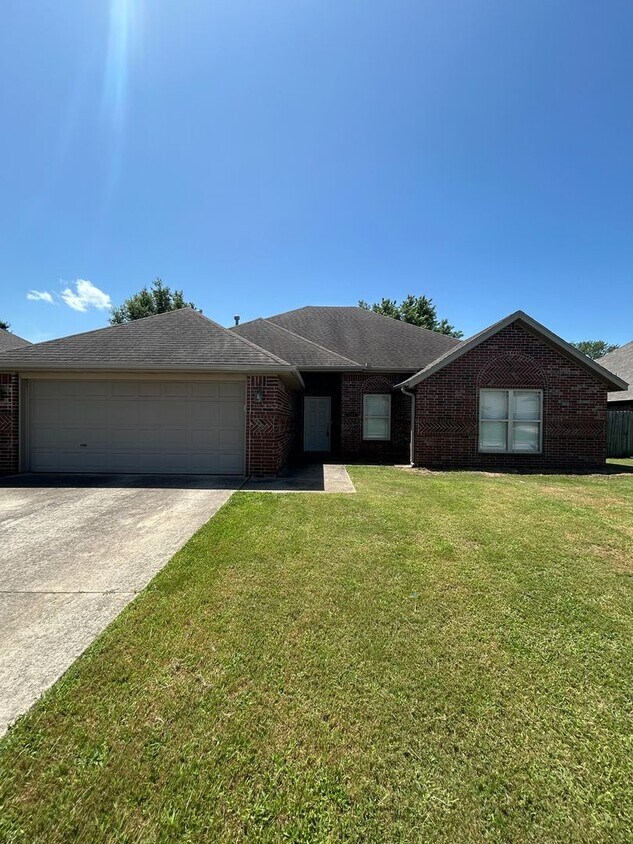 Foto principal - Modern and Beautiful 3-Bed, 2-Bath Home