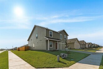 Building Photo - 1032 Sugarberry St