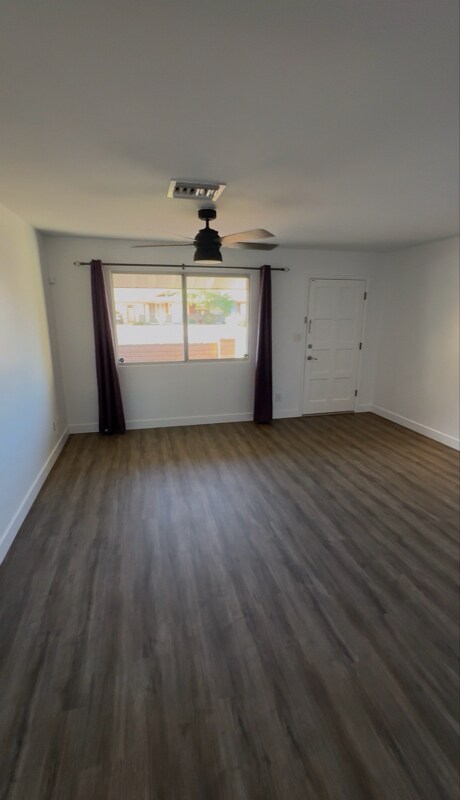 Building Photo - 1909 E La Jolla Dr