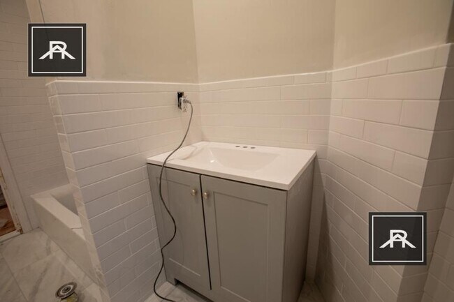 Building Photo - 3 bedroom in Brookline MA 02446