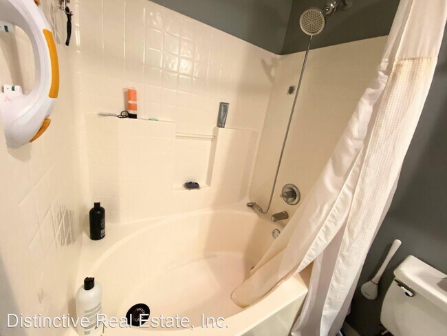 Building Photo - 4 br, 2.5 bath House - 1005 William Dr.