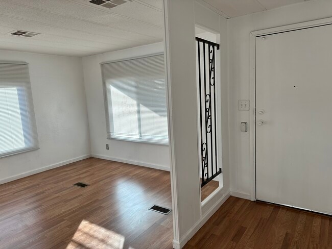 Building Photo - 44826 Orpington Ave