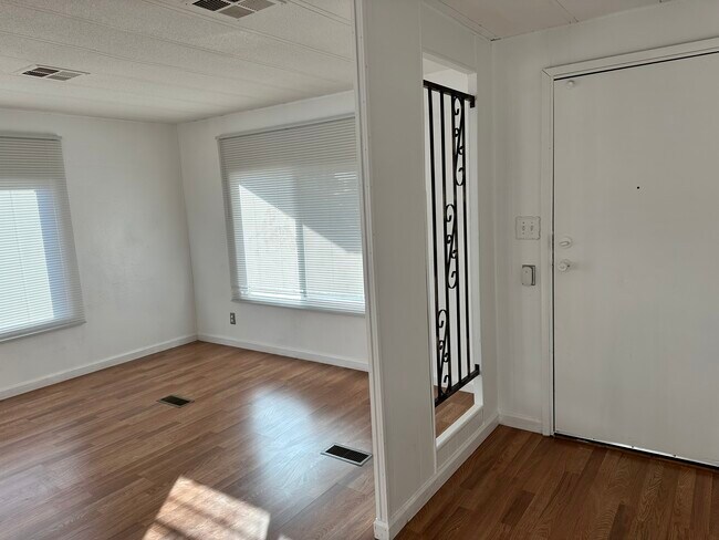 Foto del edificio - 44826 Orpington Ave