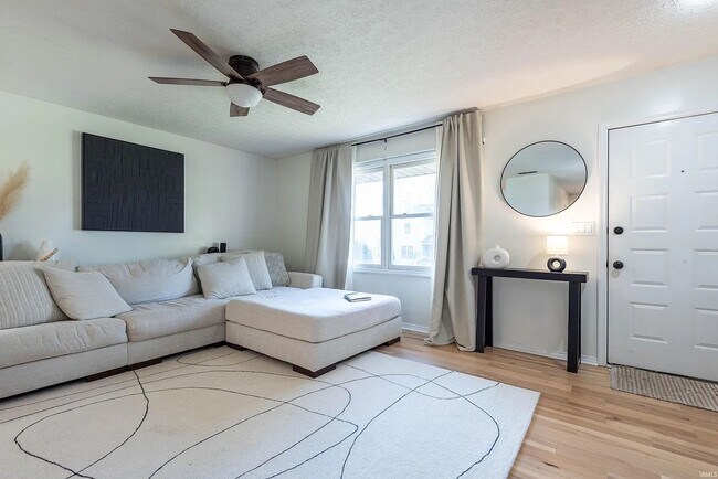 Foto del edificio - 610 W Ryan Rd