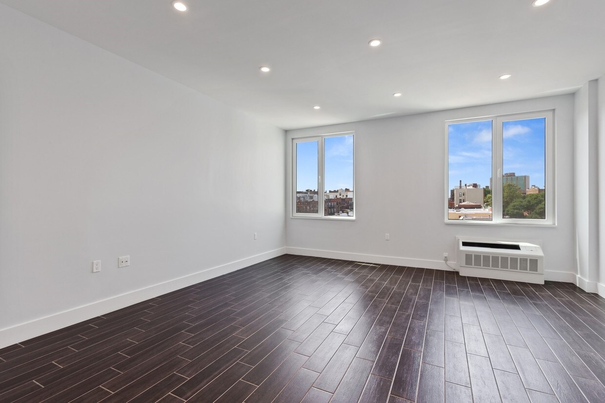 Foto principal - 32-32 Astoria Blvd S