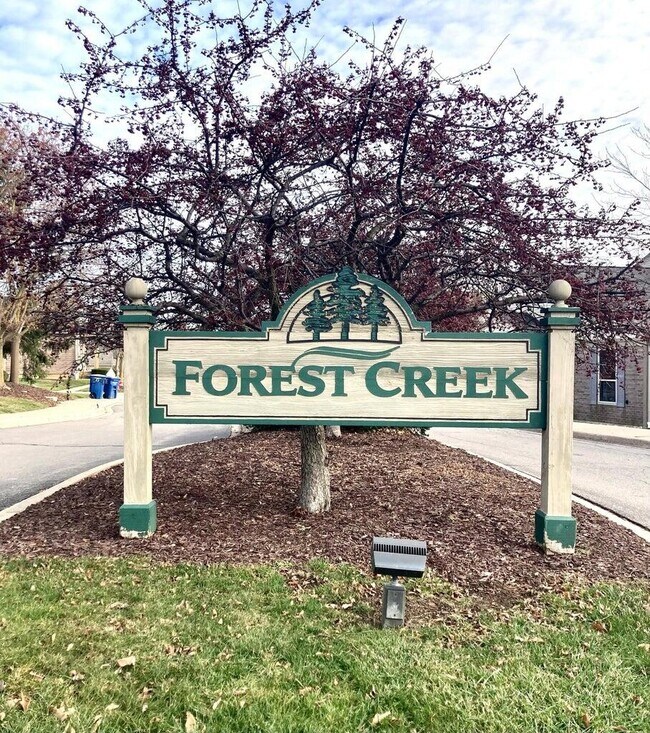 Foto del edificio - 3054 Forest Creek Ct